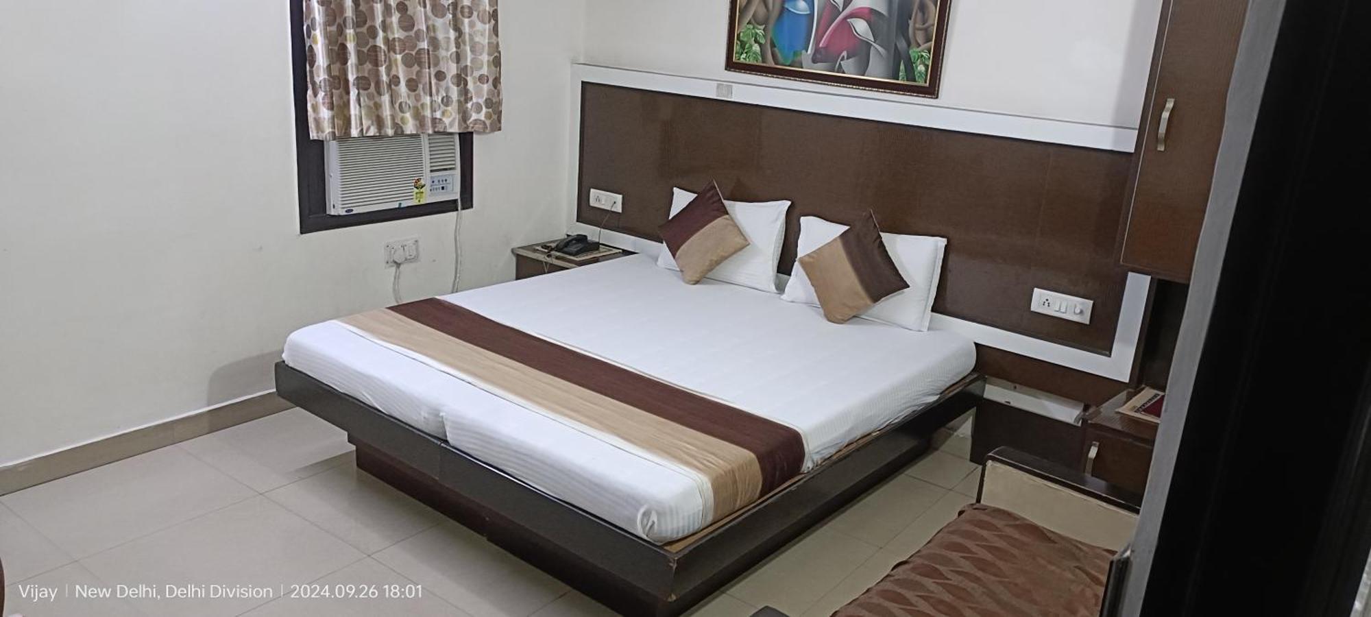 Hotel Su Shree Continental 5 Minutes Walk From New Delhi Railway Station Exterior photo