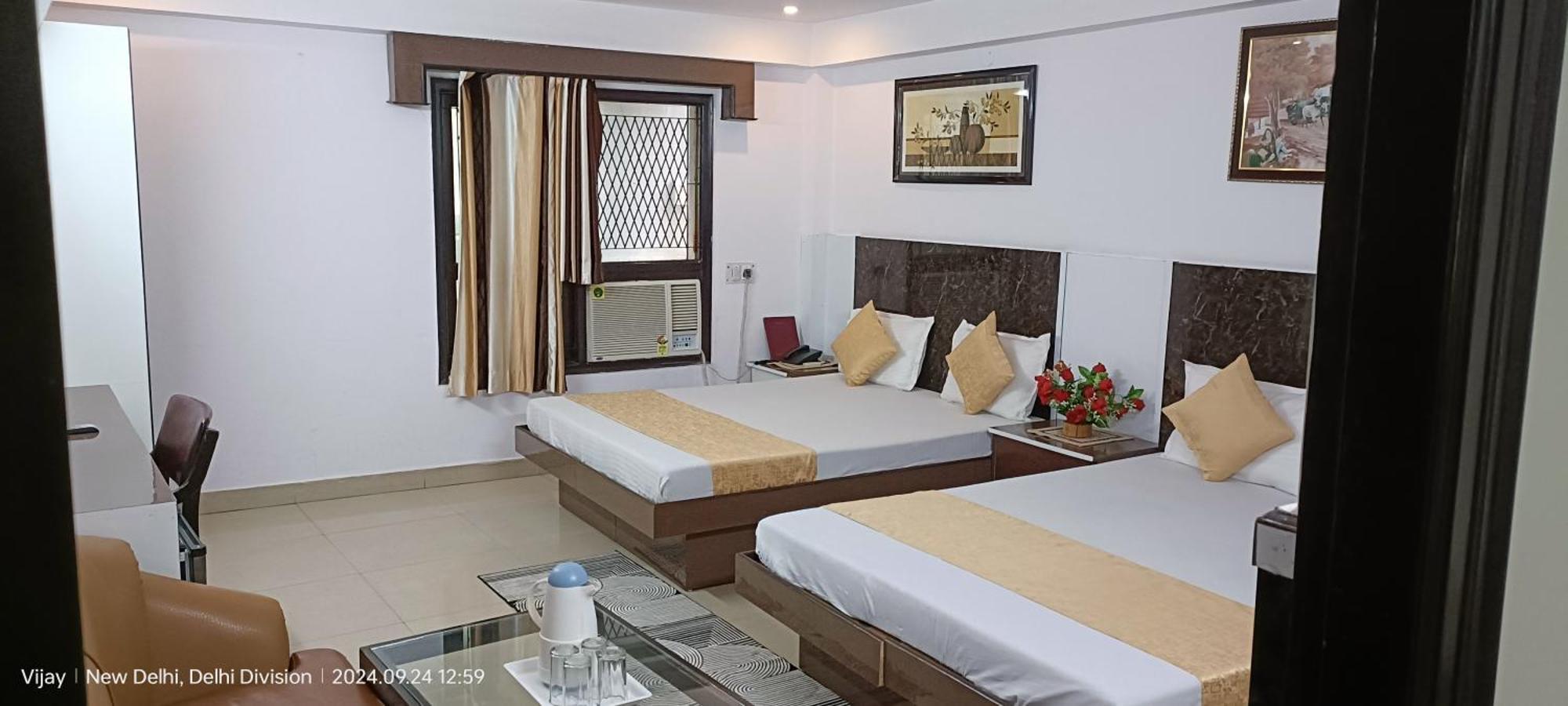 Hotel Su Shree Continental 5 Minutes Walk From New Delhi Railway Station Exterior photo